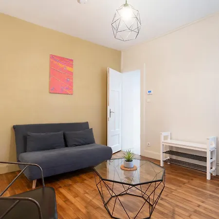 Le Bon Pasteur Apartment *